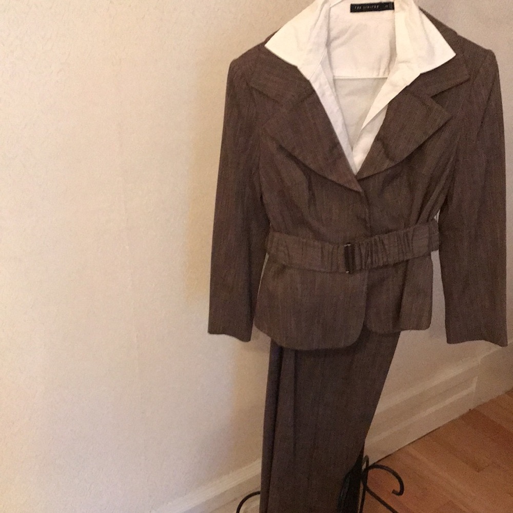 Like new! The Limited Brown pant suit with belt